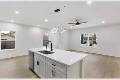 4114 Castor Street #B, Houston, TX 77022 - Photo 7