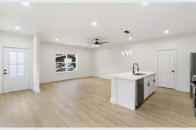 4114 Castor Street #B, Houston, TX 77022 - Photo 11