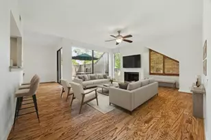 318 Litchfield Ln, Houston, TX 77024 - Photo 1