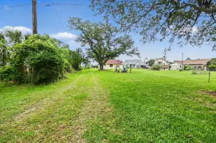 10518 Ocean Dr, Beach City, TX 77523 - Photo 5