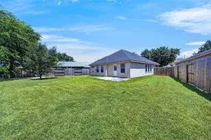 20023 Ravenmeadow Ln, Katy, TX 77449 - Photo 7