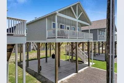 1032 Sunset Circle W, Crystal Beach, TX 77650 - Photo 7