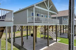 1032 Sunset Circle W, Crystal Beach, TX 77650 - Photo 7