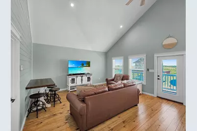 1032 Sunset Circle W, Crystal Beach, TX 77650 - Photo 15