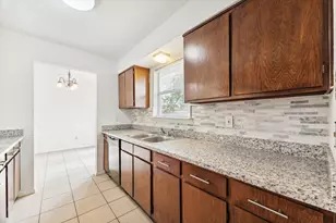 2723 N Brompton Dr, Pearland, TX 77584 - Photo 9