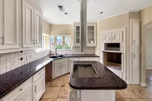 3310 Country Club Blvd, Stafford, TX 77477 - Photo 9