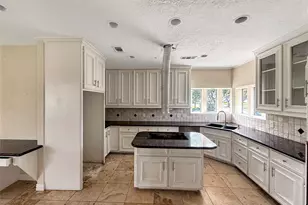 3310 Country Club Blvd, Stafford, TX 77477 - Photo 9