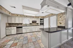 201 Amber Ln, League City, TX 77573 - Photo 3