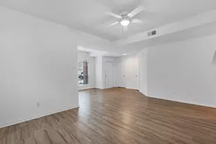 142 N Magnolia Pond Pl, The Woodlands, TX 77381 - Photo 9