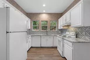 142 N Magnolia Pond Pl, The Woodlands, TX 77381 - Photo 11