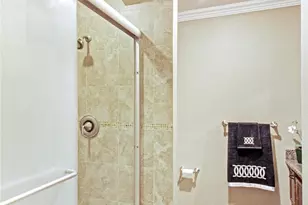 1915 E Allegro St, Houston, TX 77080 - Photo 9