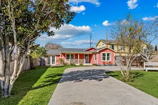 5522 Ave O 1/2, Galveston, TX 77551 - Photo 1