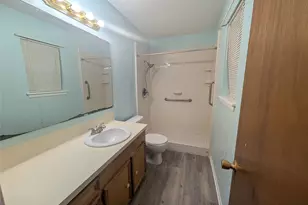1301 Molina Ct, Angleton, TX 77515 - Photo 5
