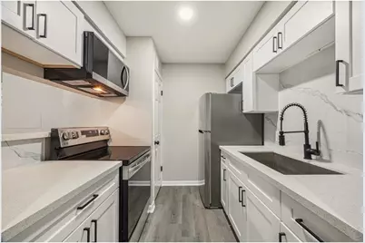 910 7th Avenue N #3, Texas City, TX 77590 - Photo 5