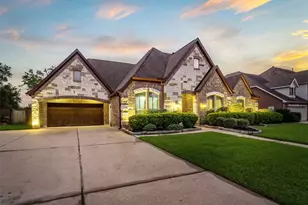 700 Southfield Dr, Friendswood, TX 77546 - Photo 1