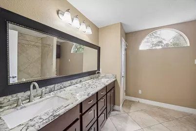 9 E Willowwood Court, The Woodlands, TX 77381 - Photo 13