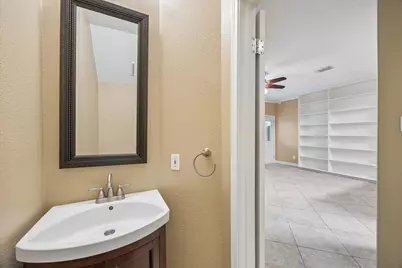 9 E Willowwood Court, The Woodlands, TX 77381 - Photo 7