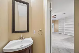 9 E Willowwood Ct, The Woodlands, TX 77381 - Photo 7