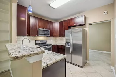 9 E Willowwood Court, The Woodlands, TX 77381 - Photo 5