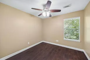 9 E Willowwood Ct, The Woodlands, TX 77381 - Photo 11