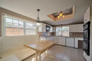 12346 Gainsborough Dr, Houston, TX 77031 - Photo 11