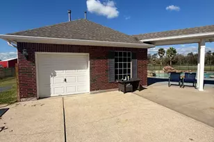 8703 Tumblewood Dr, Beach City, TX 77523 - Photo 5