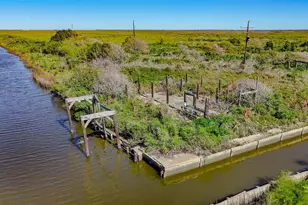 1015 3rd St, Gilchrist, TX 77617 - Photo 1