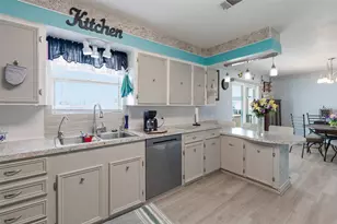 321 Ling St, Bayou Vista, TX 77563 - Photo 11