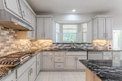 7 Stickley Court, The Woodlands, TX 77382 - Photo 15