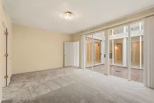 10125 Valley Forge Dr, Houston, TX 77042 - Photo 17