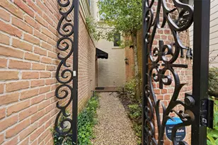 10125 Valley Forge Dr, Houston, TX 77042 - Photo 3