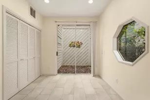 10125 Valley Forge Dr, Houston, TX 77042 - Photo 13