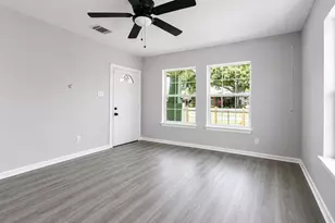 220 Engel St, Houston, TX 77011 - Photo 9