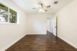 10323 Sagebluff Dr, Houston, TX 77089 - Photo 11
