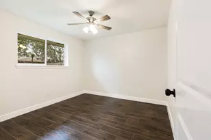 10323 Sagebluff Dr, Houston, TX 77089 - Photo 9