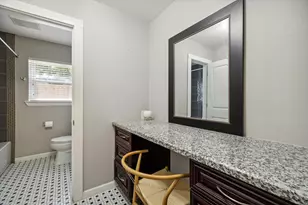 2910 Freshmeadows Dr, Houston, TX 77063 - Photo 17