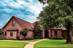 51 Red Maple Ct, Lake Jackson, TX 77566 - Photo 1