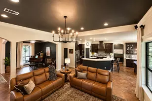 51 Red Maple Ct, Lake Jackson, TX 77566 - Photo 5