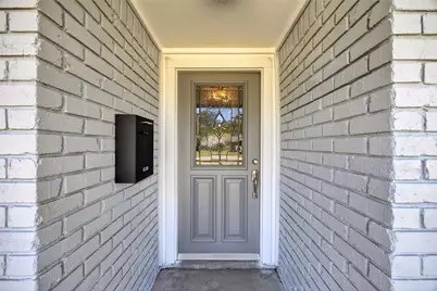 9611 Highmeadow Drive, Houston, TX 77063 - Photo 9