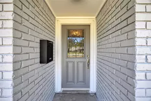 9611 Highmeadow Dr, Houston, TX 77063 - Photo 9