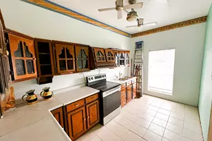 638 Kelly Ln, Angleton, TX 77515 - Photo 9