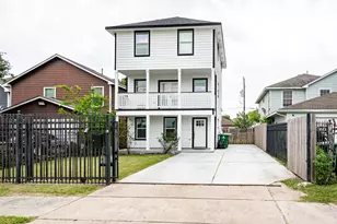 9026 McGallion Rd, Houston, TX 77022 - Photo 3