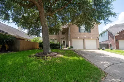 210 Windrift Court, Sugar Land, TX 77479 - Photo 5