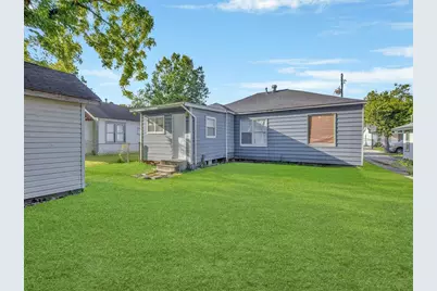 703 E Adoue Street, Baytown, TX 77520 - Photo 11