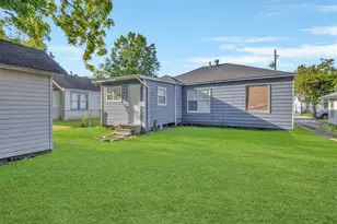 703 E Adoue St, Baytown, TX 77520 - Photo 11