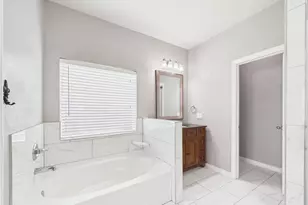 401 W Bend Dr, League City, TX 77573 - Photo 31