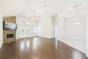 401 W Bend Dr, League City, TX 77573 - Photo 15