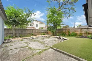 13042 Richmond Ave, Houston, TX 77082 - Photo 37