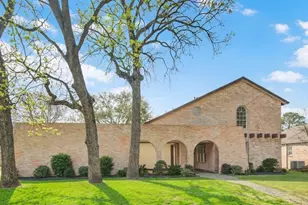 8203 Fernbrook Ln, Houston, TX 77070 - Photo 3