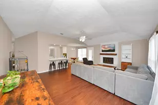 2519 Colonial Ridge Dr, Friendswood, TX 77546 - Photo 5
